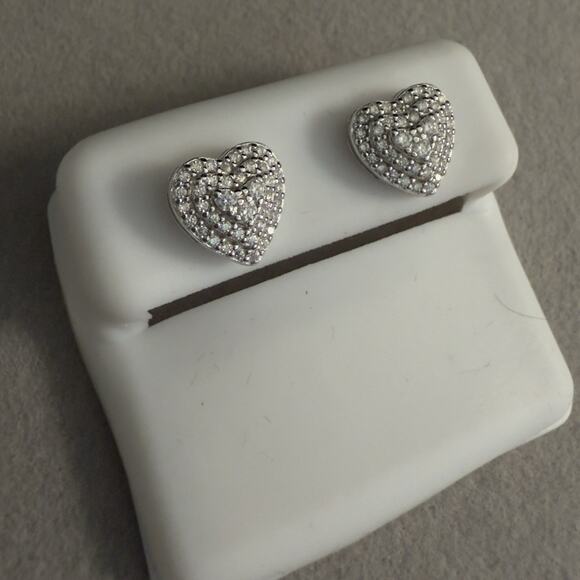 Beautiful 0.76ct Genuine Moissanite Heart Screwback Stud Earrings~New~Retail$249 - Picture 2 of 13